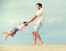 Колко е важна ролята на бащата в едно семейство (видео)