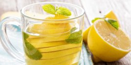 5 причини да започнете деня с чаша вода с лимон