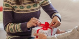 Ето как да спестите пари за празничните подаръци!