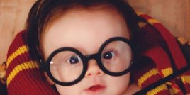 Прекрасна фотосесия на бебе облечено като Хари Потър
