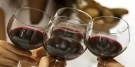 Чаша вино преди лягане може да помогне в отслабването