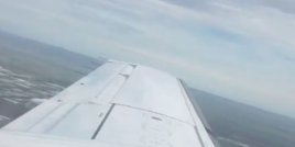 Турбуленция клати самолет като лист, заради силните ветрове