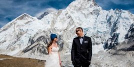 Двойка се венча на връх Еверeст