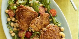 Пиле с балсамов оцет, медена глазура и салата от рукола
