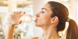 Трябва ли да пием вода по време на тренировка?
