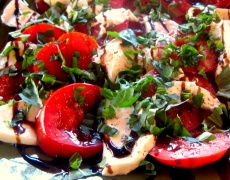 Рецепта за маринована Моцарела с домати и маслини 