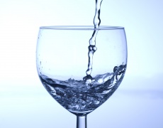 Да започнем деня на чисто с чаша гореща вода! 