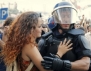 Най-разтърсващите снимки от протестите по цял свят 