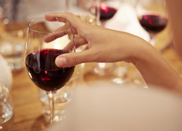 Две чаши червено вино преди лягане помагат за отслабване