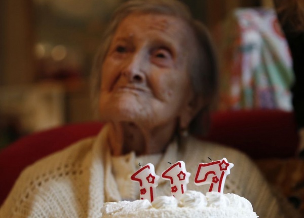 Най-възрастната жена на света споделя тайната си за дълголетие: хапва  яйца и бисквитки