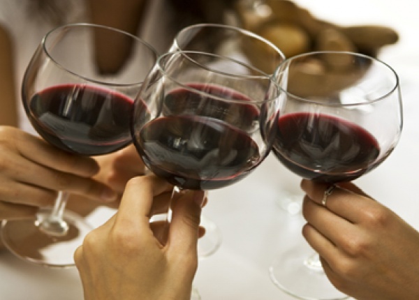Чаша вино преди лягане може да помогне в отслабването