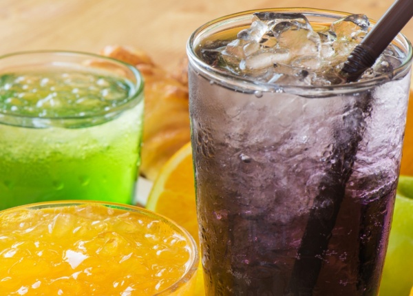 Няма доказателства, че напитките без захар помагат да отслабнем