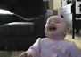 Невероятно заразителен бебешки смях! Каква е причината?