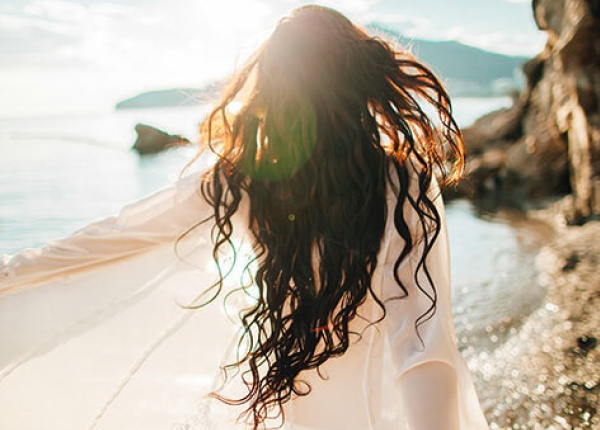 Кои са най-ефективните начини да защитите косата си от слънцето?