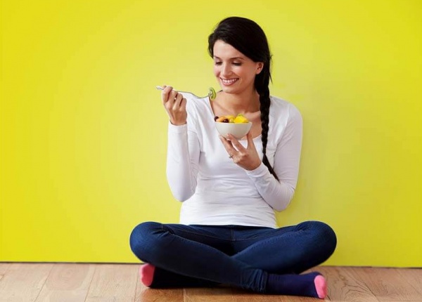 Ето защо да седите на пода по време на хранене е чудесно за вашето здраве!