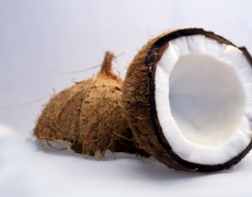 Домашен скраб за лице и тяло от кокос 