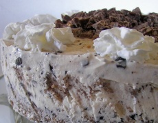 Сладоледена торта „Страчатела”