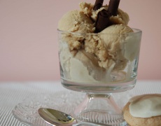Рецепта за сладолед с кафе и орехи