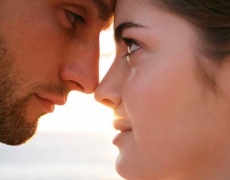 Какво означава целувката по очите?